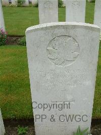 Etaples Military Cemetery - Penfound, W G
